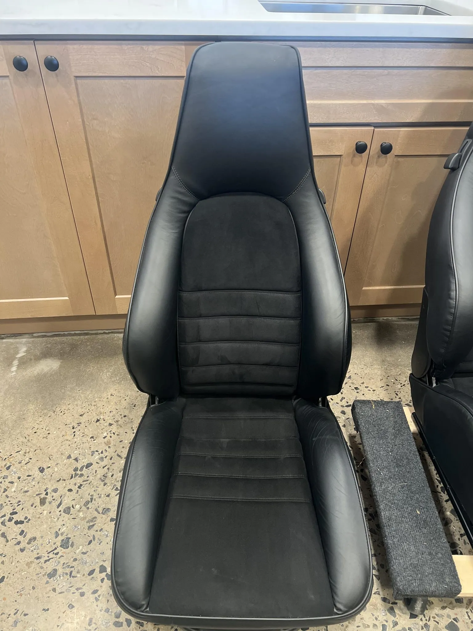 Recaro Sport Seats – Refreshed Black Leather & Alcantara – Bild 5