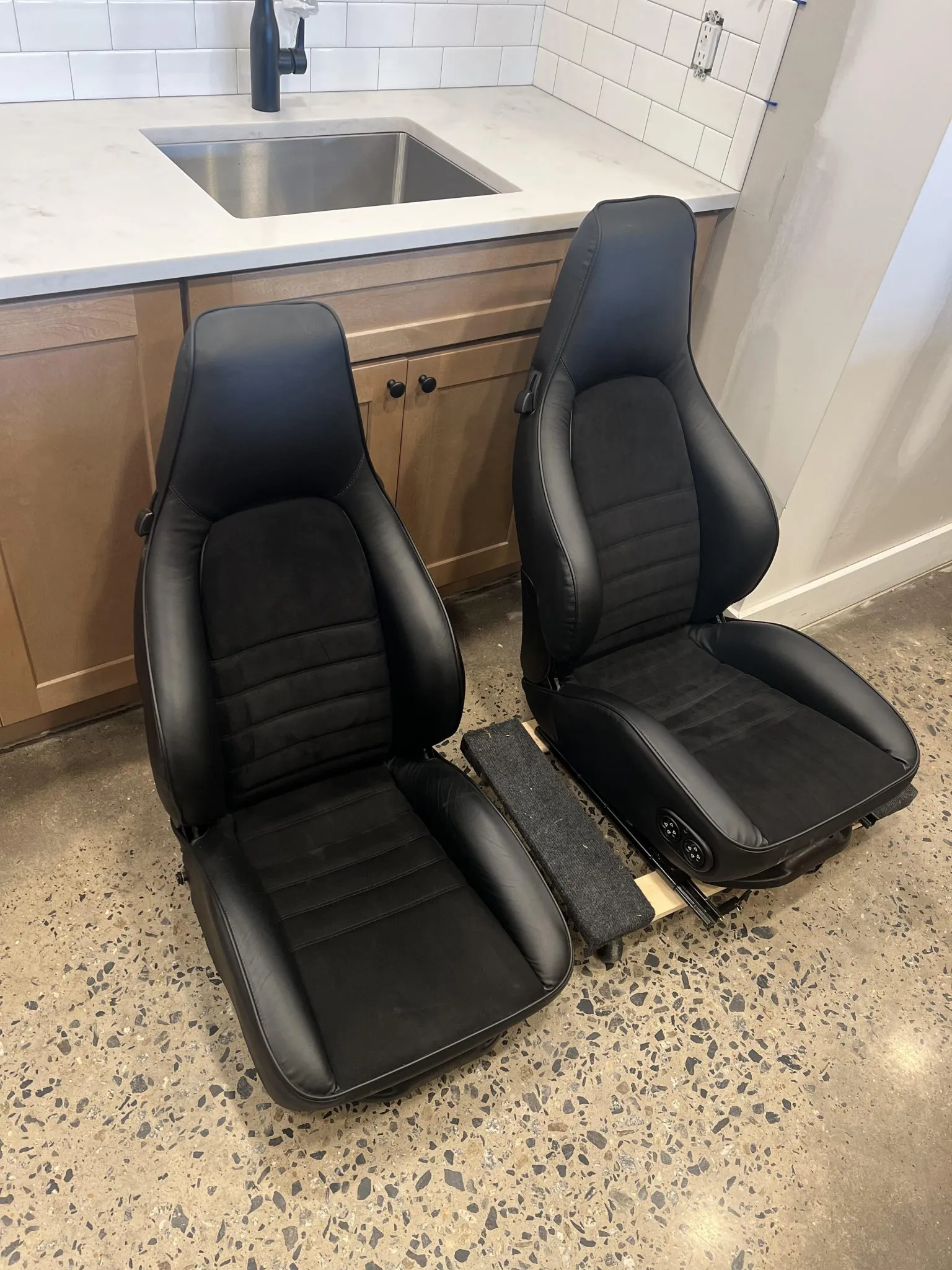 Recaro Sport Seats – Refreshed Black Leather & Alcantara – Bild 6