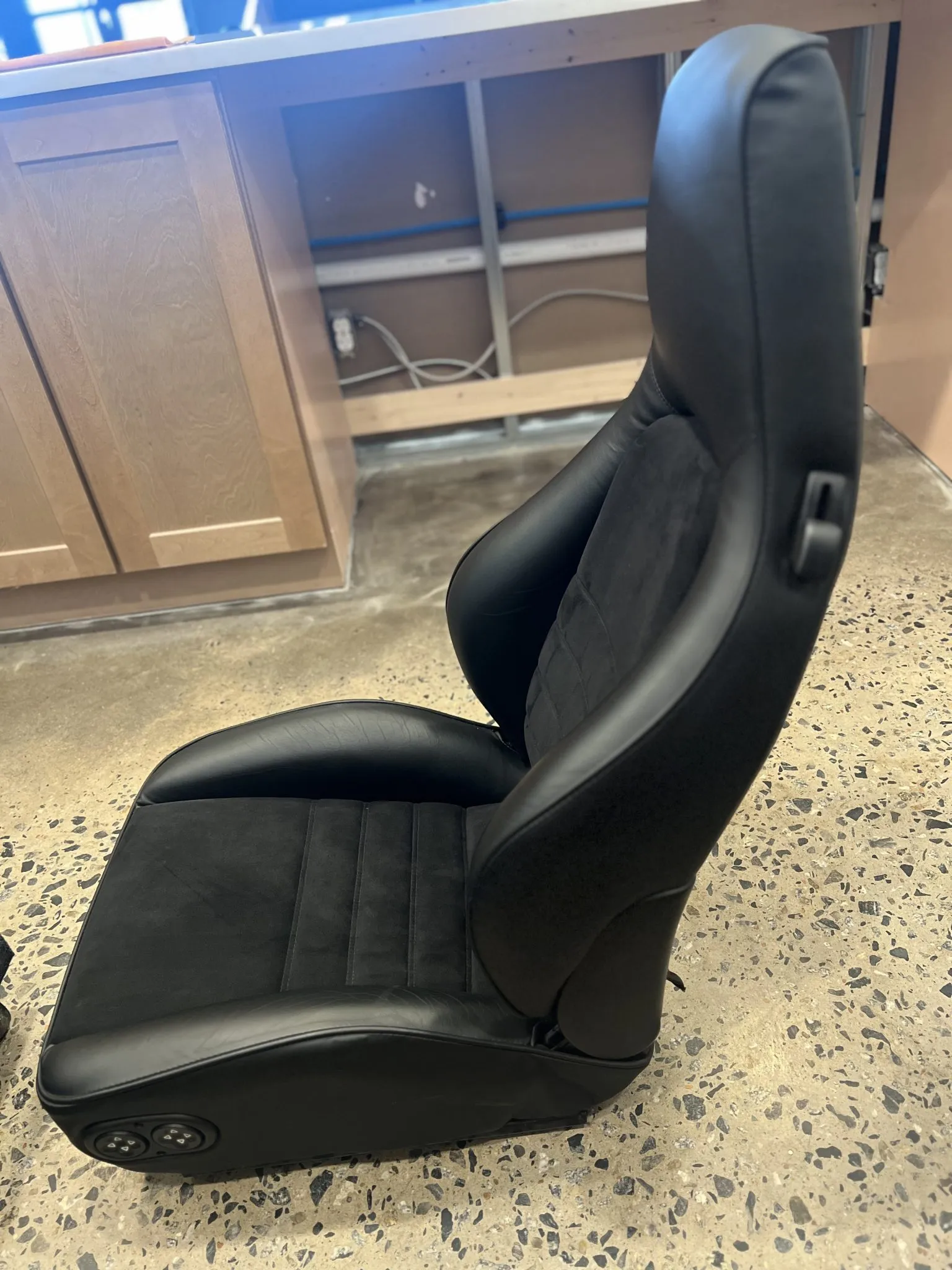 Recaro Sport Seats – Refreshed Black Leather & Alcantara – Bild 3