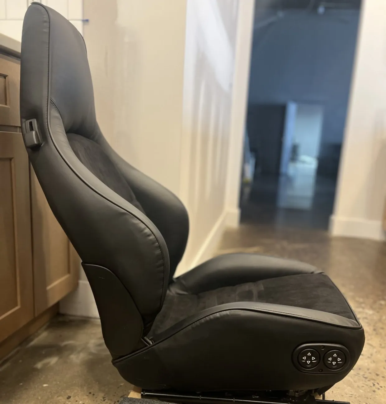 Recaro Sport Seats – Refreshed Black Leather & Alcantara – Bild 7